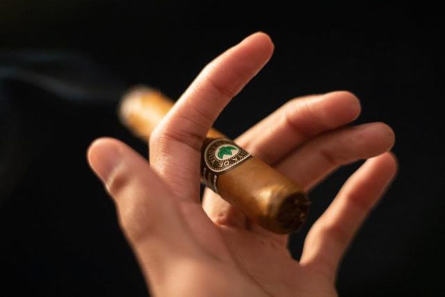 Quel humidificateur pour votre cave à cigare ?