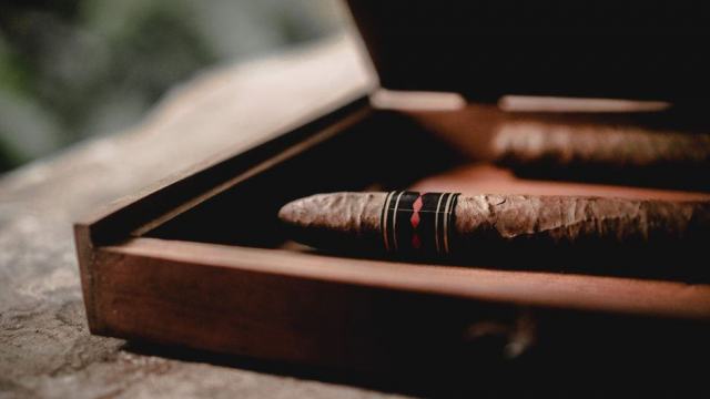 boite cigare bois cedre Photo d'illustration : boite cigare bois cedre